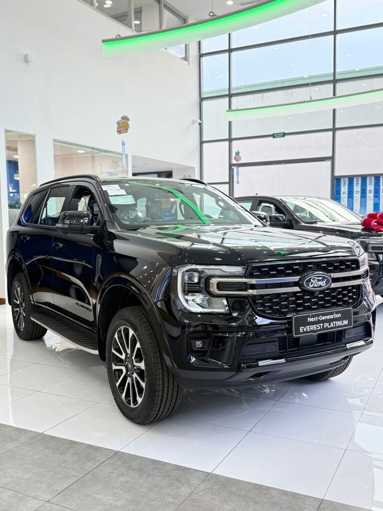 ford everest platinum 2 cầu máy dầu màu đen tại ford đà nẵng