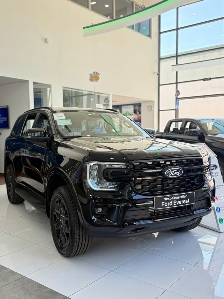 ford everest sport màu đen tại đà nẵng
